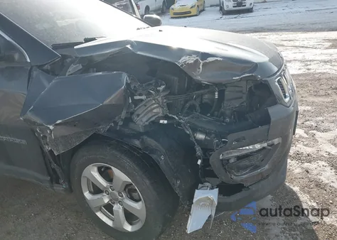 2018 Jeep Compass Latitude 4X4 z USA, uszkodzony, nr VIN 3C4NJDBB9JT270485